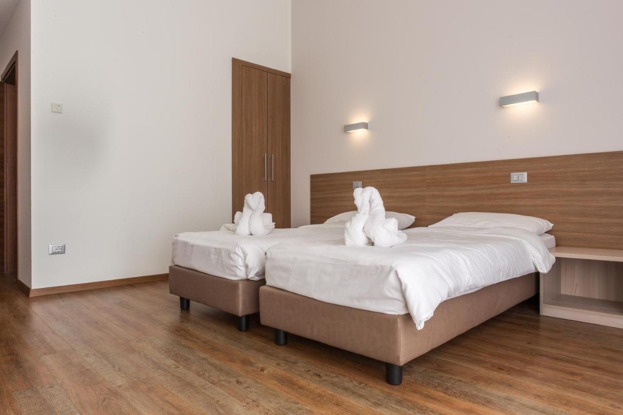 Hotel Milano Fondo Bagian luar foto