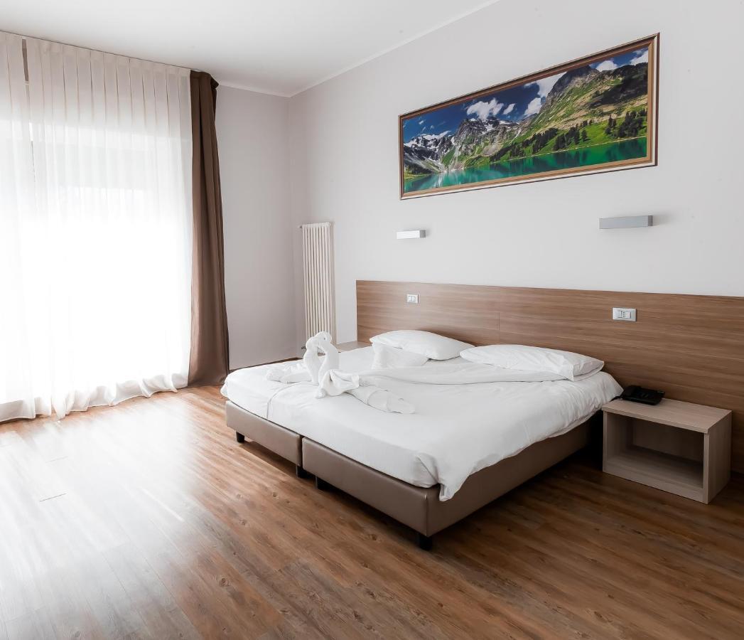 Hotel Milano Fondo Bagian luar foto